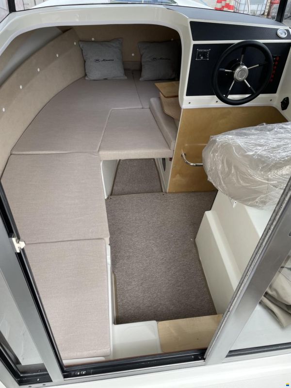 Manara Pilothouse 21'