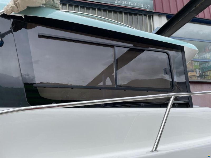 Manara Pilothouse 21'