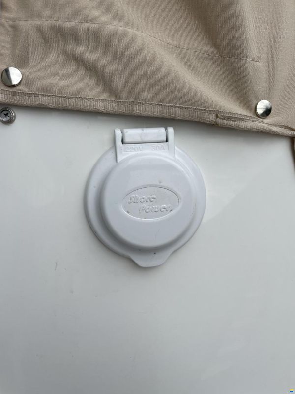 Manara Pilothouse 21'