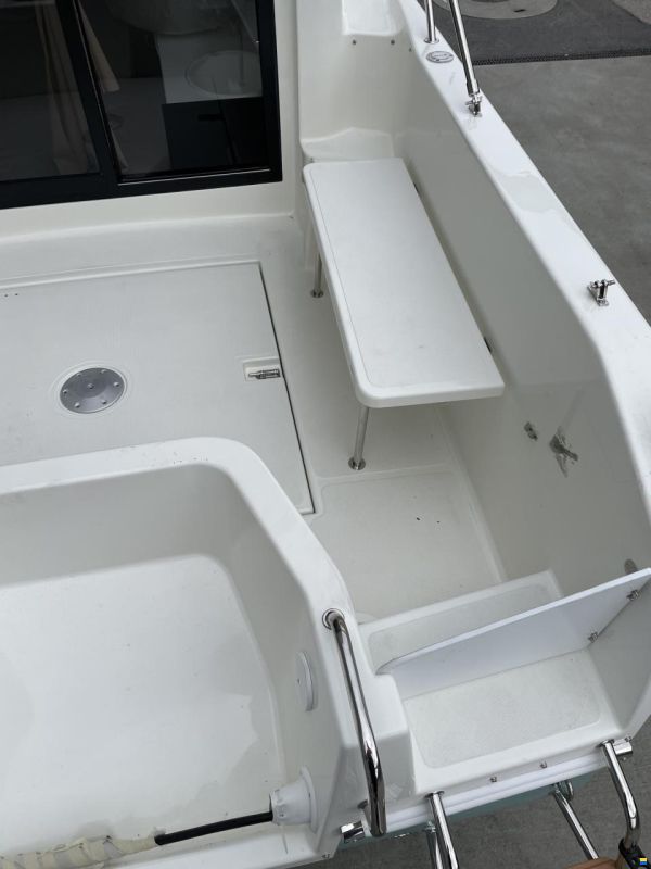 Manara Pilothouse 21'