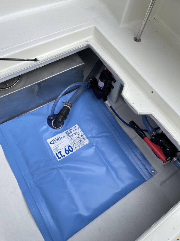 Manara Pilothouse 21'