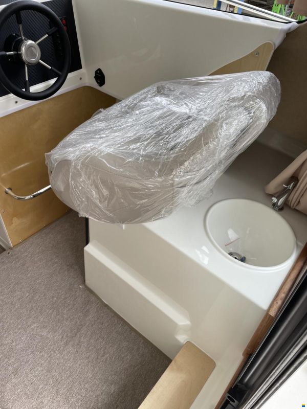 Manara Pilothouse 21'