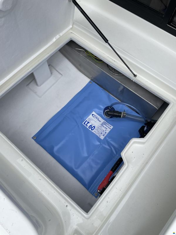 Manara Pilothouse 21'