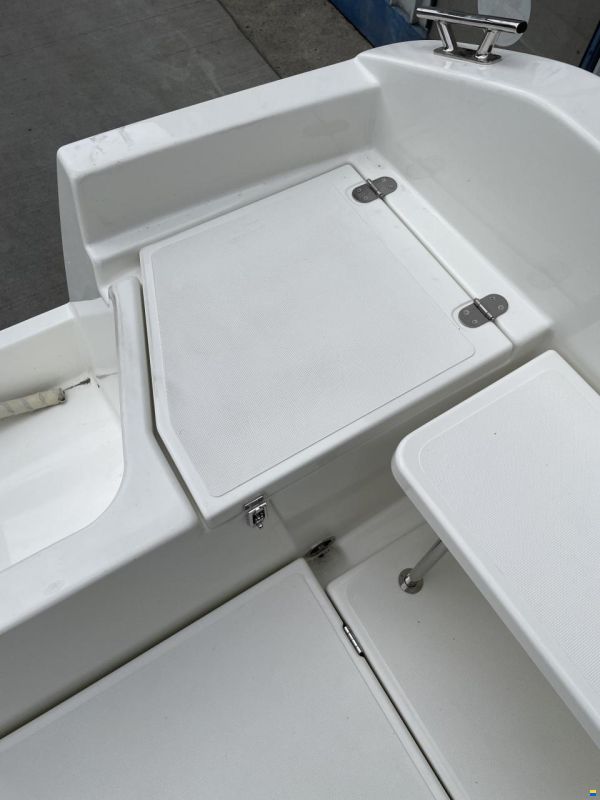 Manara Pilothouse 21'