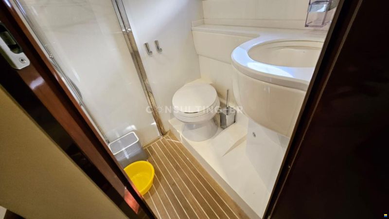 Princess V 48 HT