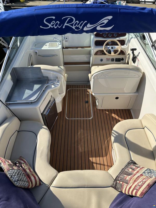 Sea Ray 260 Overnighter Signature