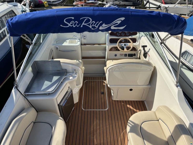 Sea Ray 260 Overnighter Signature