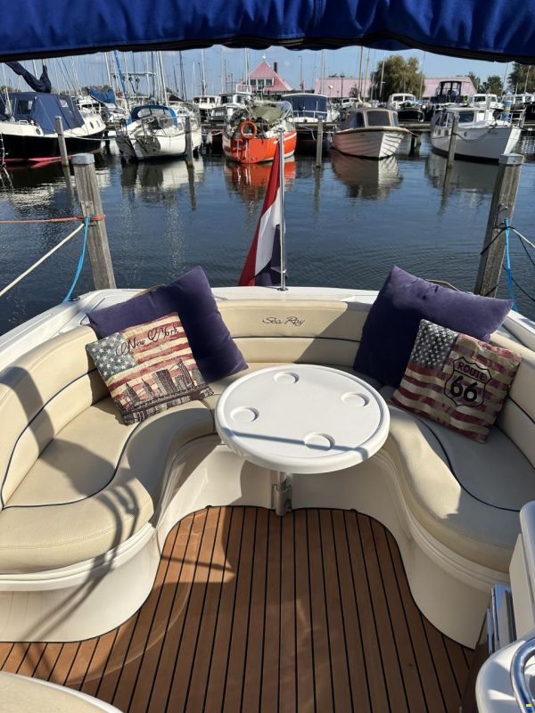 Sea Ray 260 Overnighter Signature