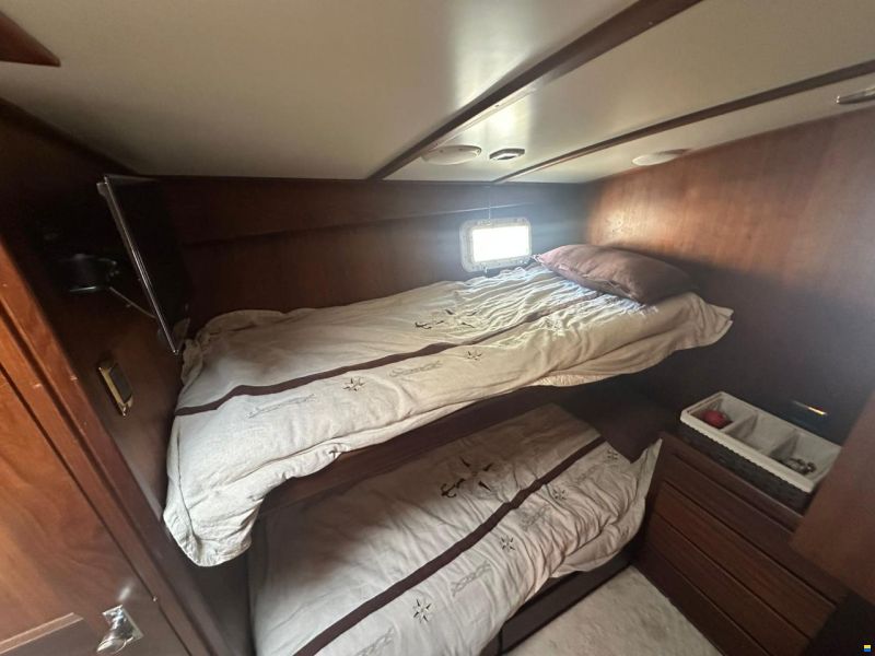 Hatteras 53