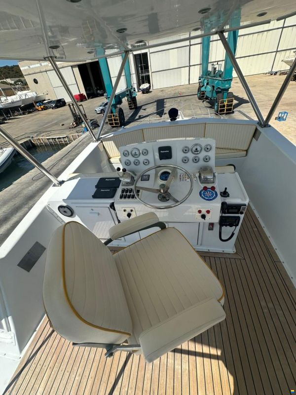 Hatteras 53