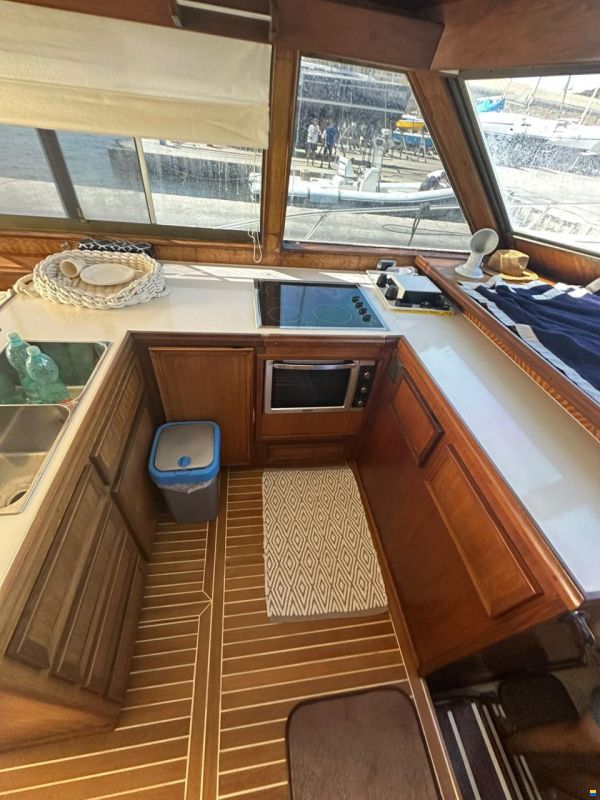 Hatteras 53