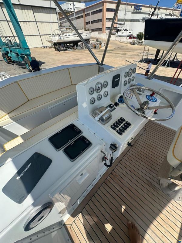 Hatteras 53