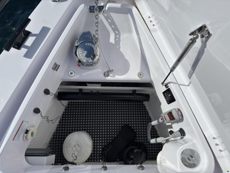 Axopar 37 Cross Cabin