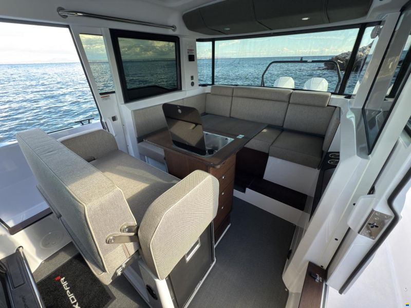 Axopar 37 Cross Cabin