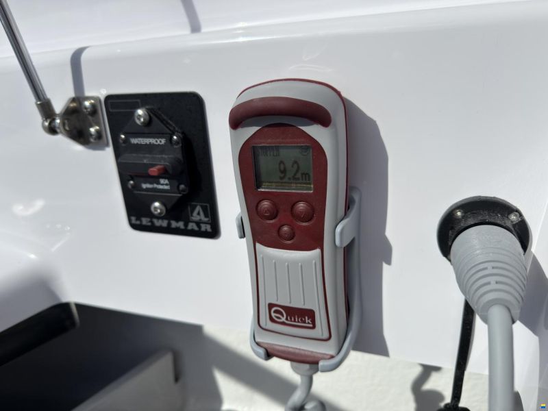 Axopar 37 Cross Cabin