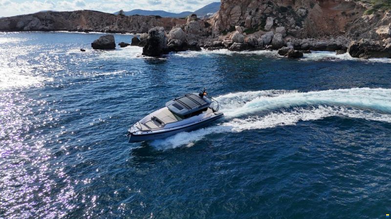 Axopar 37 Cross Cabin