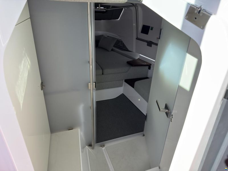 Axopar 37 Cross Cabin