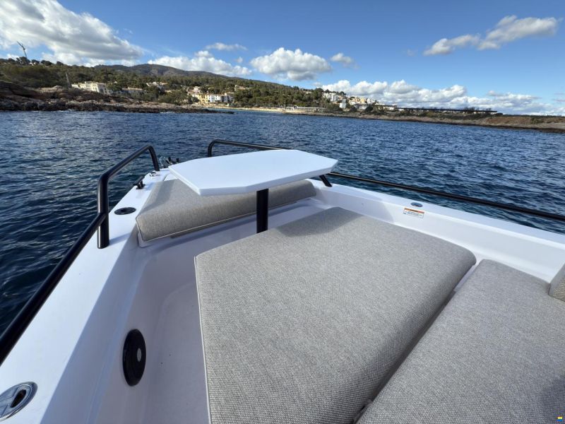 Axopar 37 Cross Cabin