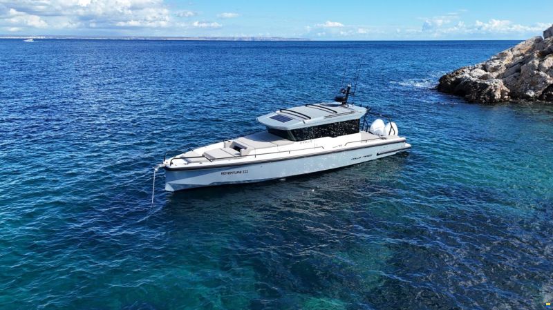 Axopar 37 Cross Cabin