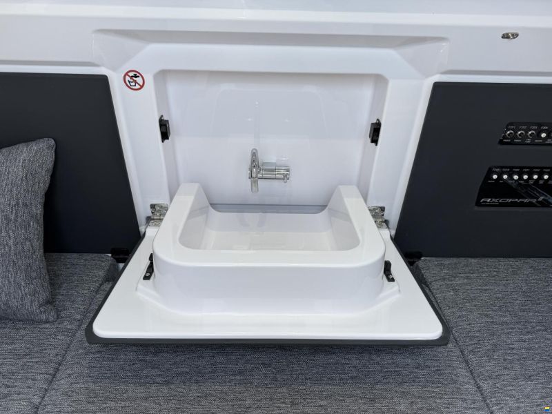 Axopar 29 XC Cross Cabin