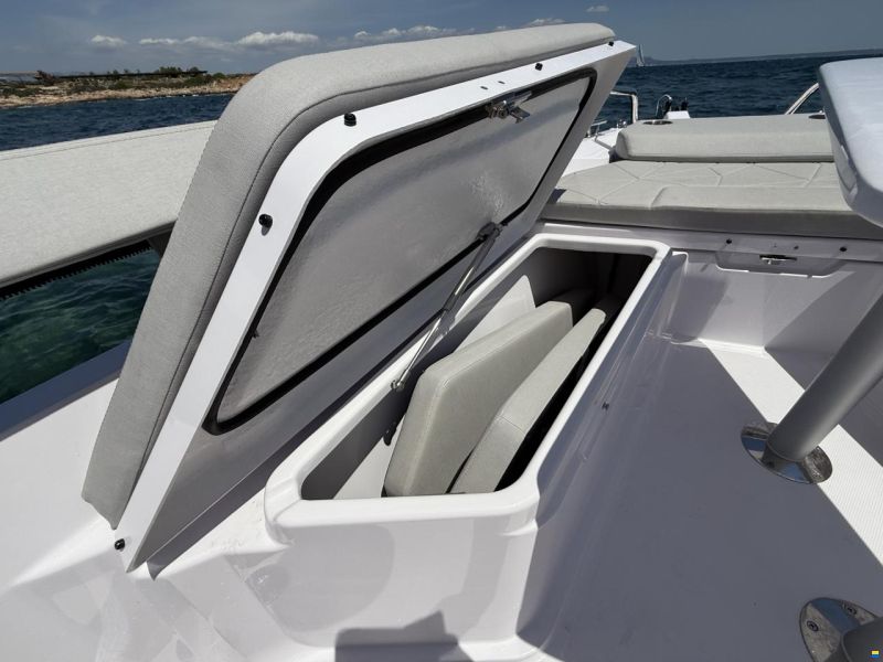 Axopar 29 XC Cross Cabin