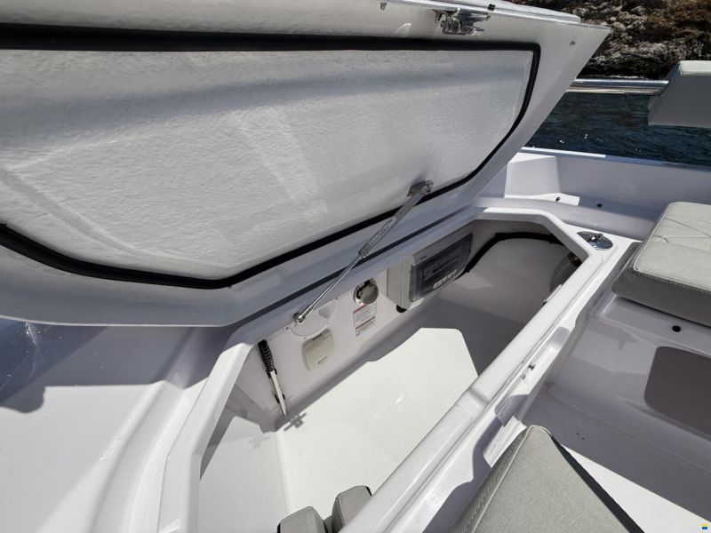 Axopar 29 XC Cross Cabin