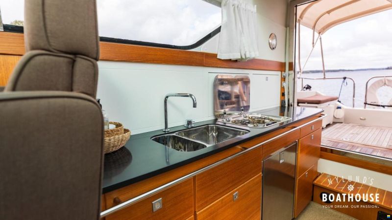 Delta Powerboats 34 SW
