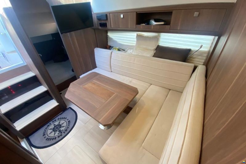 Sealine S330