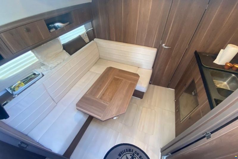 Sealine S330