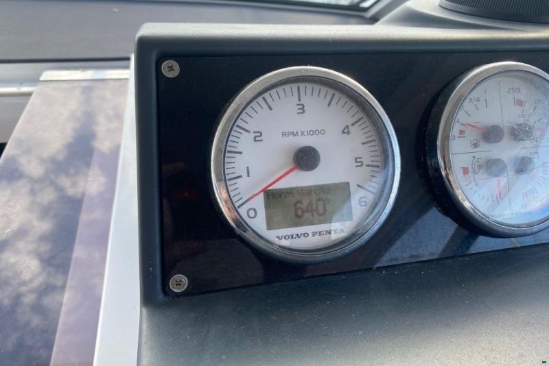 Sealine S330