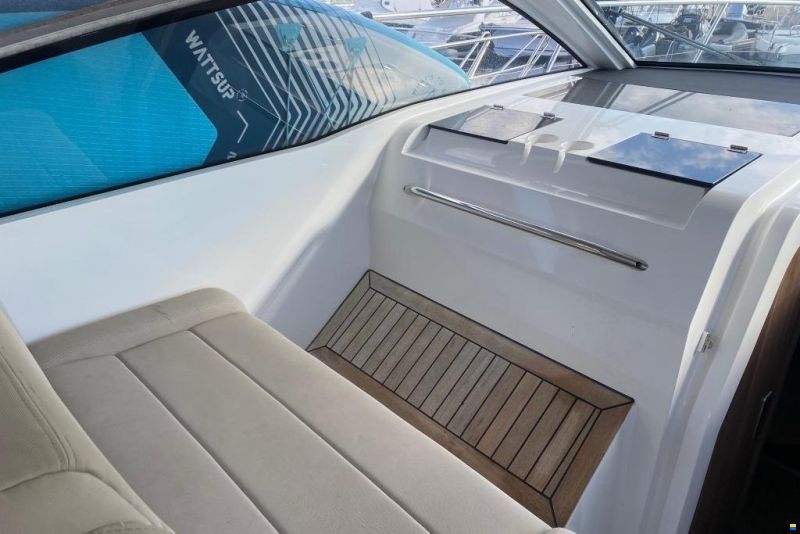 Sealine S330