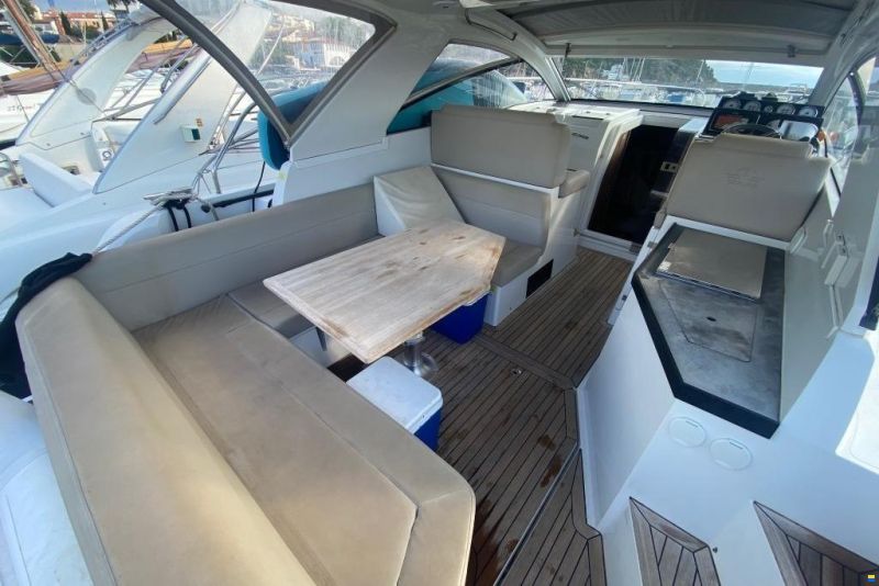 Sealine S330