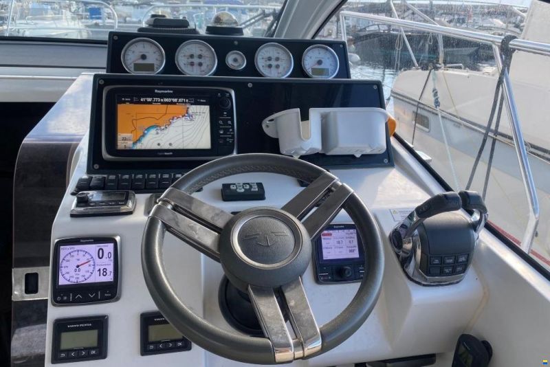 Sealine S330