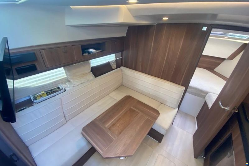 Sealine S330