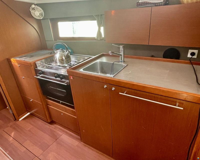 Beneteau Oceanis 38