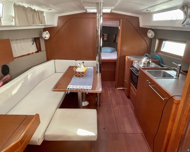 Beneteau Oceanis 38