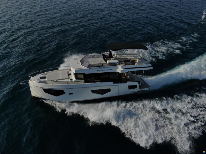 Cobra Maestro 42 Flybridge