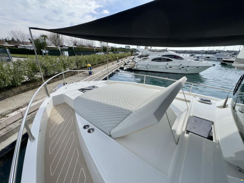 Cobra Maestro 42 Flybridge
