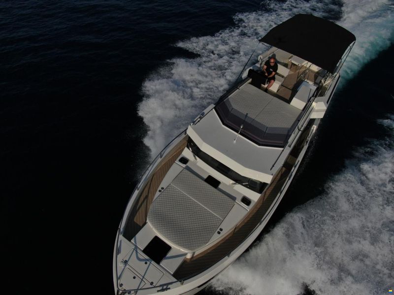 Cobra Maestro 42 Flybridge