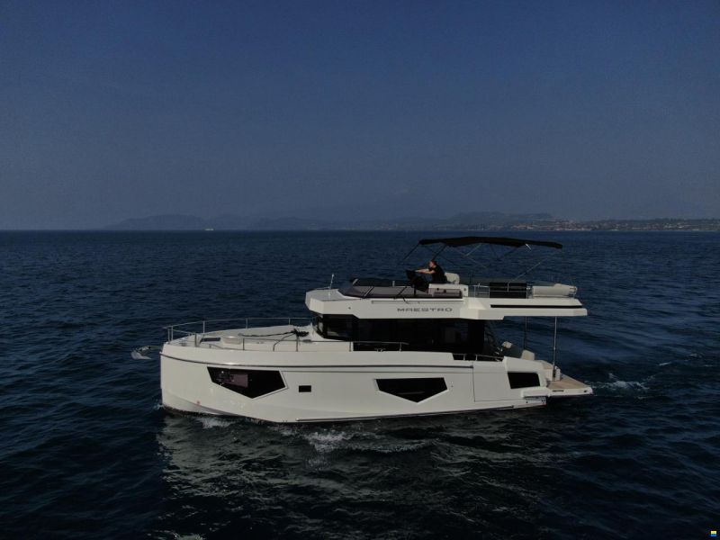 Cobra Maestro 42 Flybridge