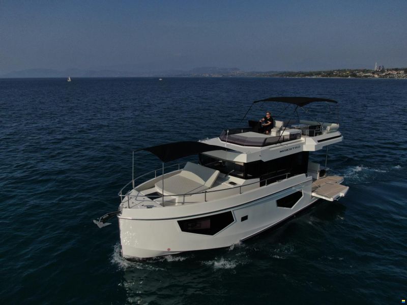 Cobra Maestro 42 Flybridge