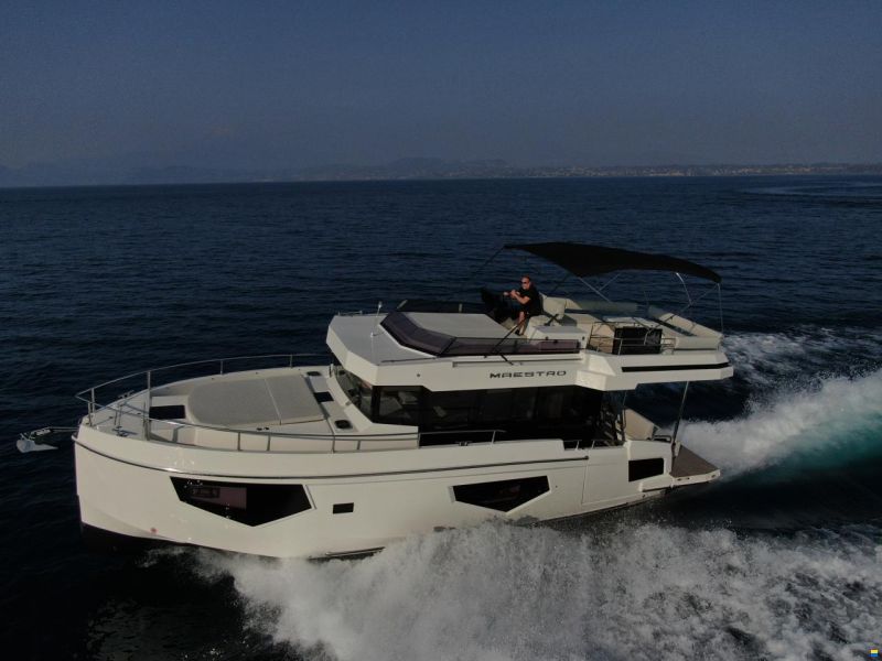 Cobra Maestro 42 Flybridge