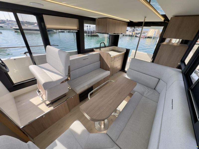 Cobra Maestro 42 Flybridge