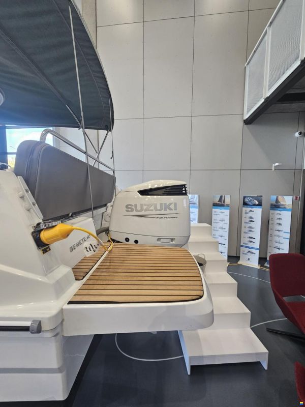 Beneteau Antares 8 OB V2