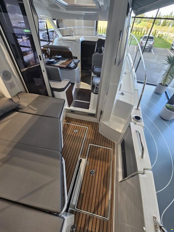 Beneteau Antares 8 OB V2