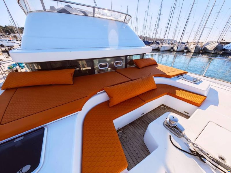 Lagoon Power 44