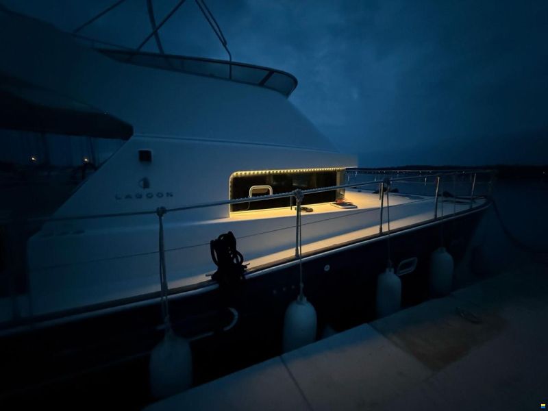 Lagoon Power 44