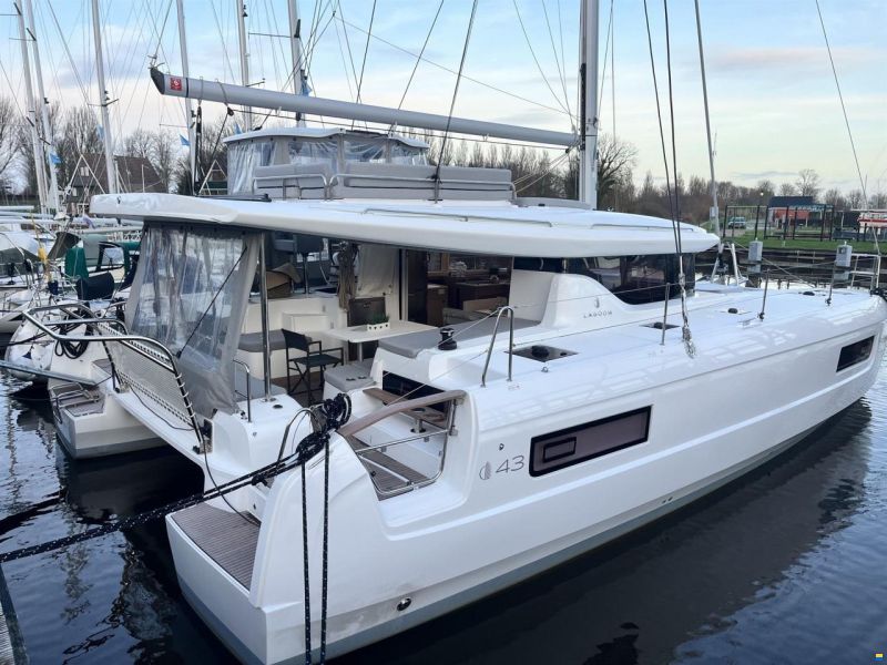 Lagoon 43