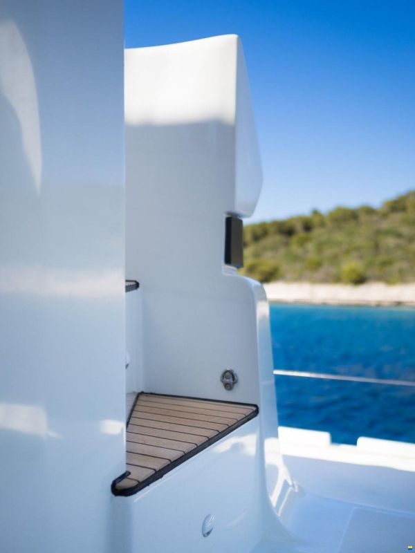 Lagoon 51