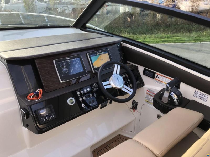 Sea Ray 320 Sundancer